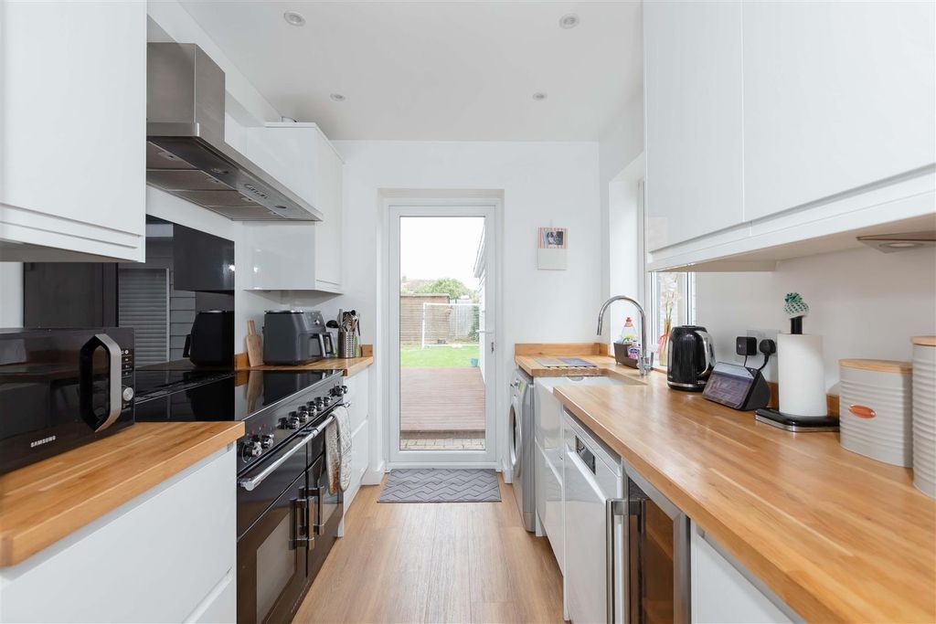 Property photo 2 of 17 Ardingly Drive_16.Jpg
