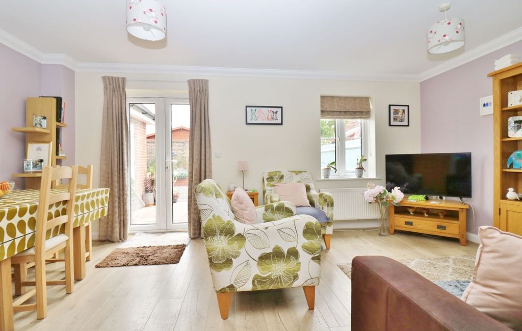 Property photo 2 of 20