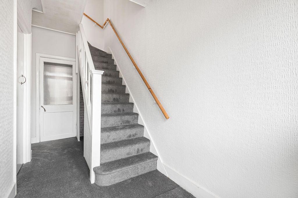 Property photo 2 of 22 Hallway