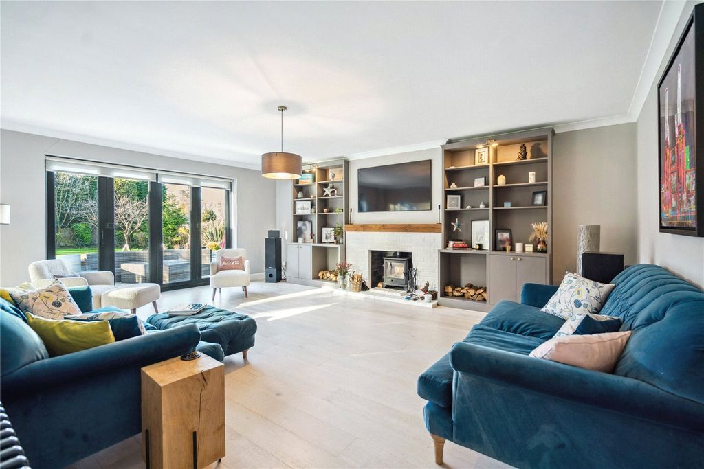 Property photo 3 of 16 Sitting Room