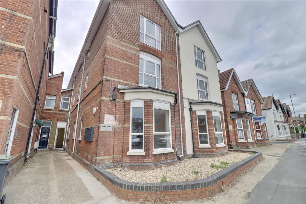 Property photo 1 of 12 66D2880B-1B35-4928-Aad6-3EE9209Aded4_1_201_A.Jpeg