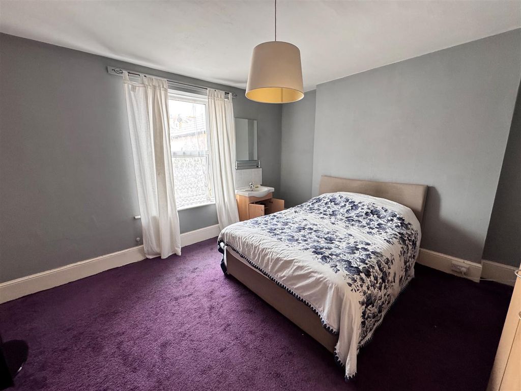 Property photo 1 of 6 Room 2.Jpg