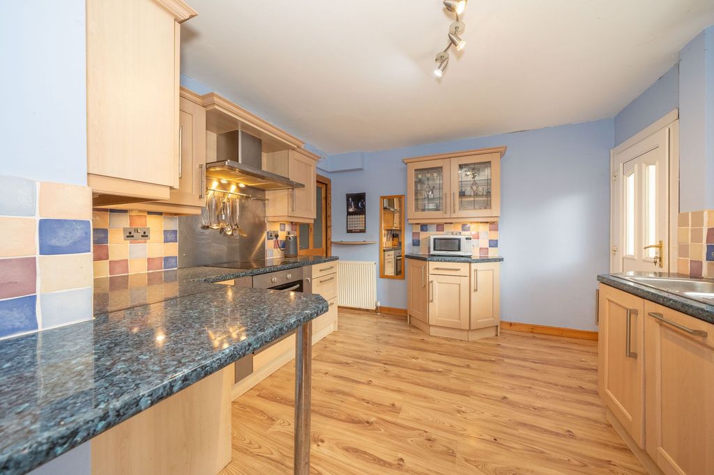 Property photo 3 of 26 Kitchen
