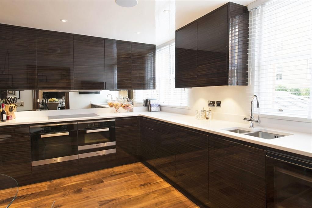 Property photo 3 of 8 Kitchen