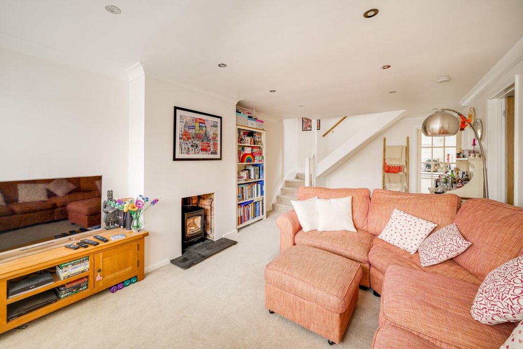 Property photo 2 of 23