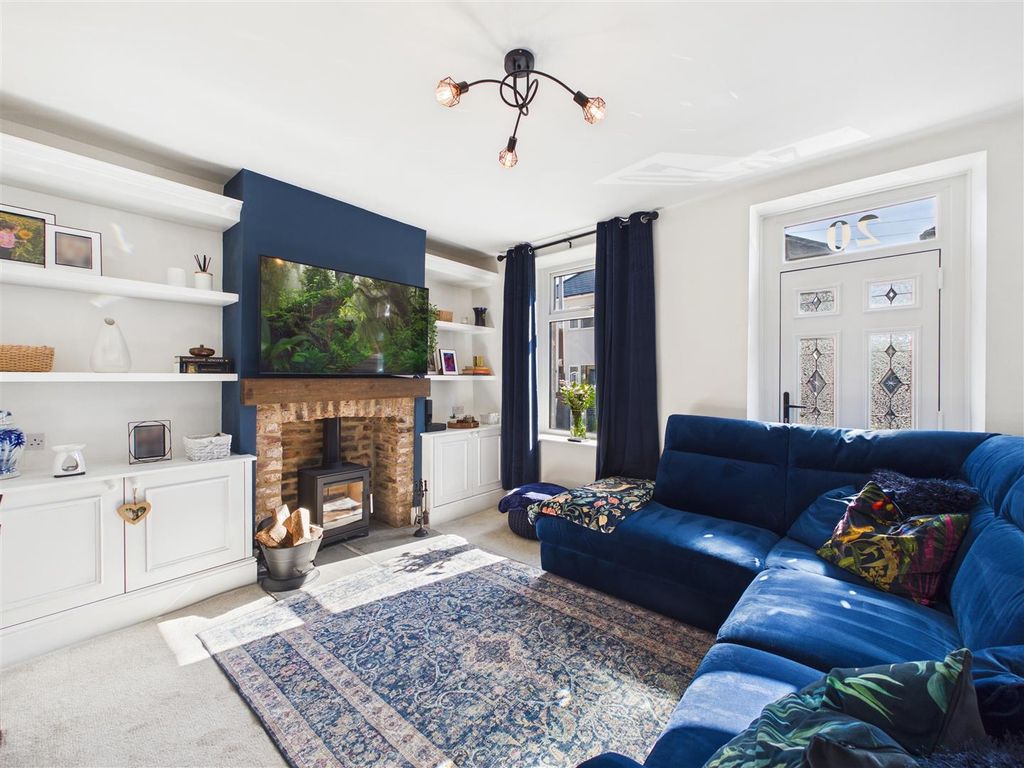 Property photo 2 of 18 Cam05476G0-Pr0145-Still011.Jpg