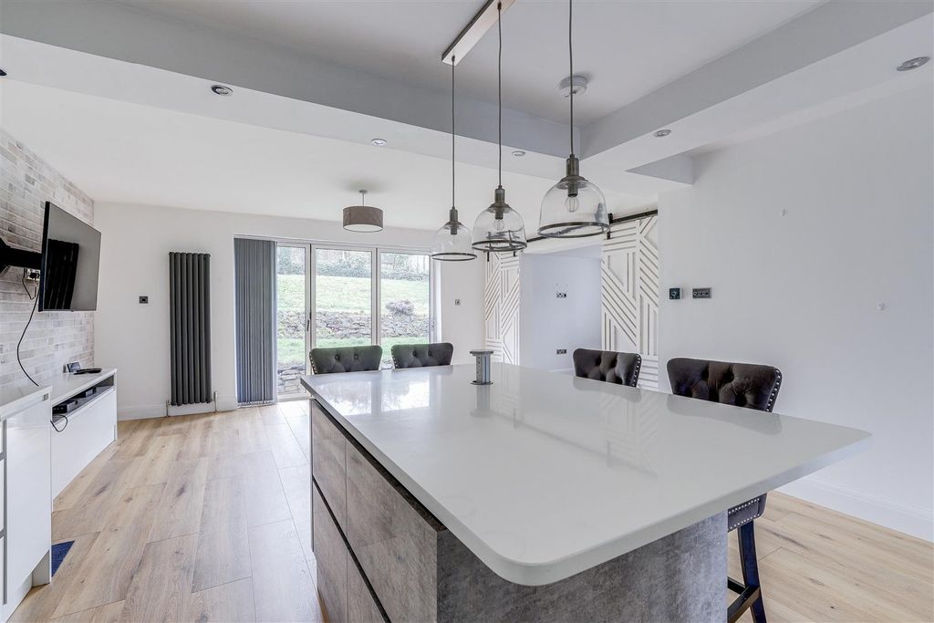 Property photo 2 of 16 250124_3.Jpg