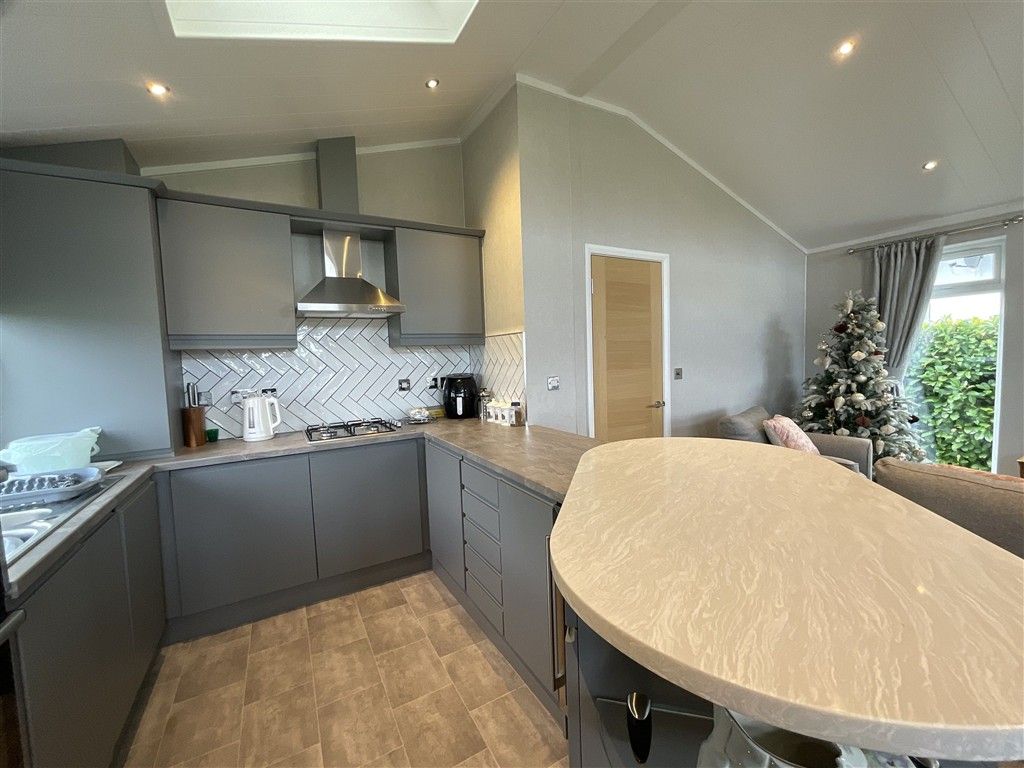 Property photo 3 of 9 Kitchen