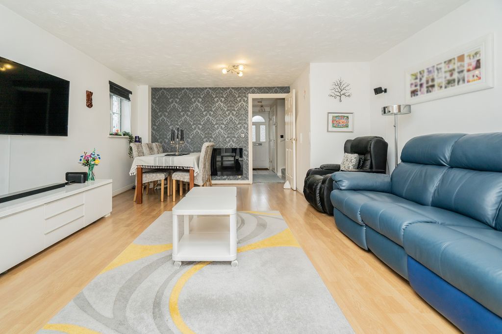 Property photo 3 of 18