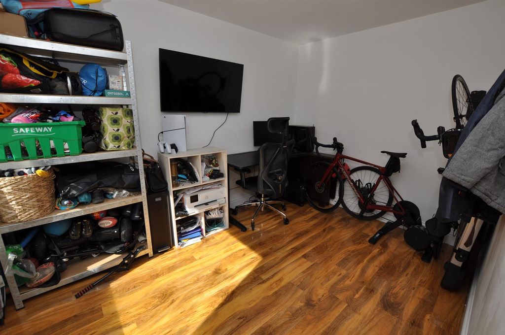 Property photo 3 of 25 Home Office/Bedroom 4