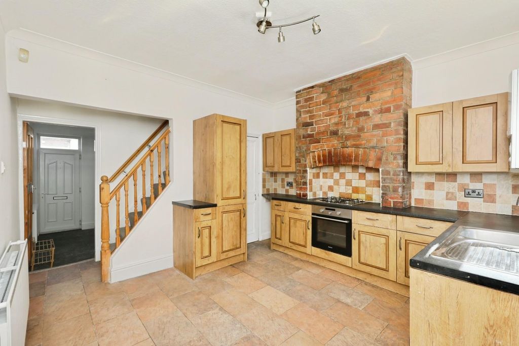 Property photo 2 of 16 Dining Kitchen