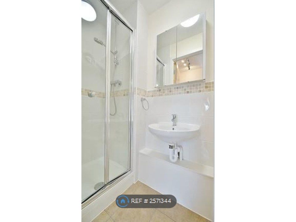 Property photo 2 of 6 Shower
