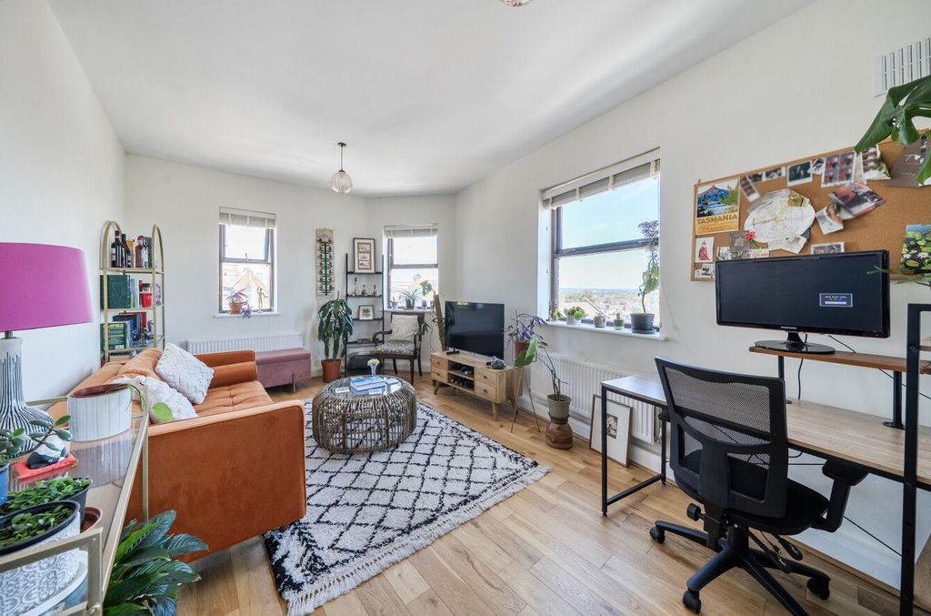 Property photo 2 of 8