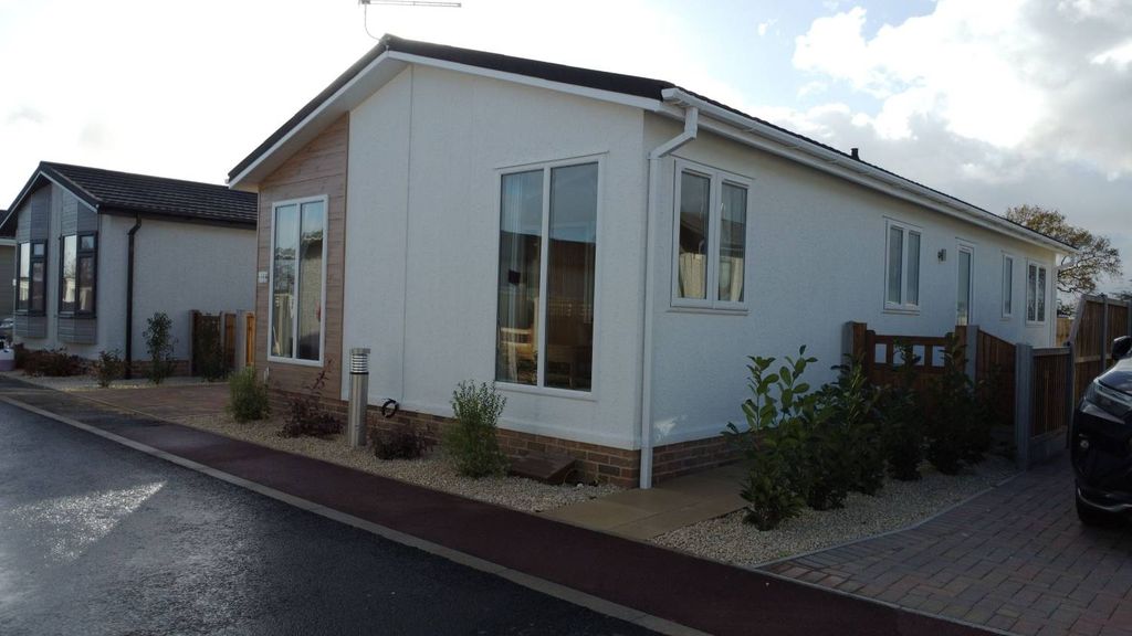 Property photo 2 of 20