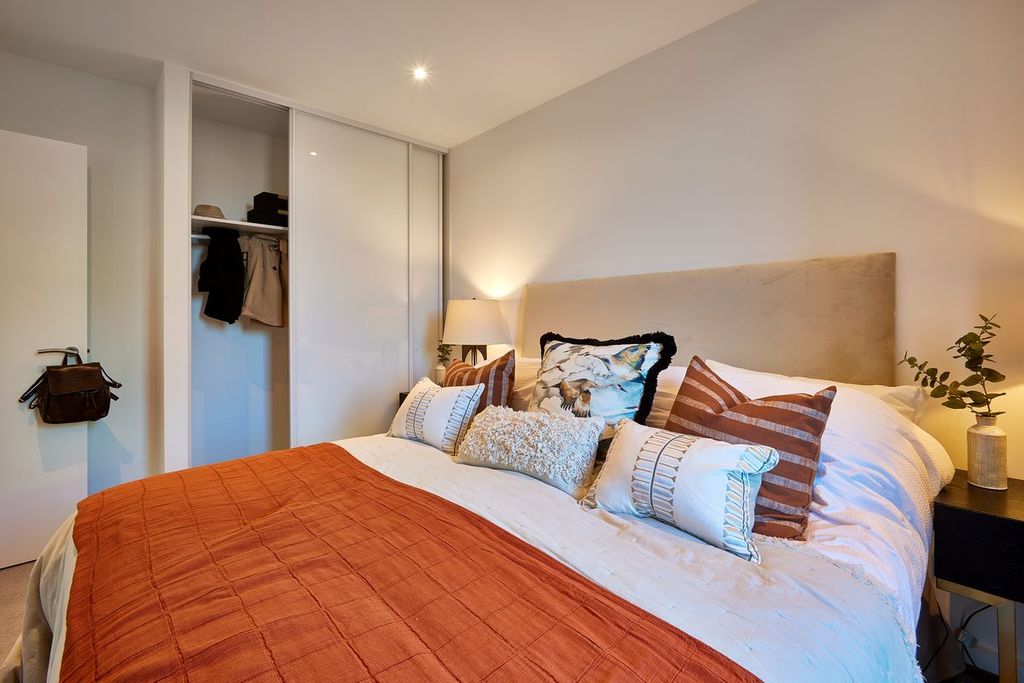 Property photo 3 of 18 Bedroom