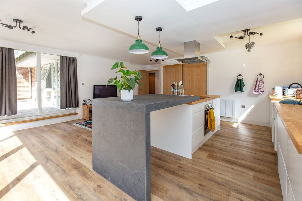 Property photo 1 of 21 Picture No. 08