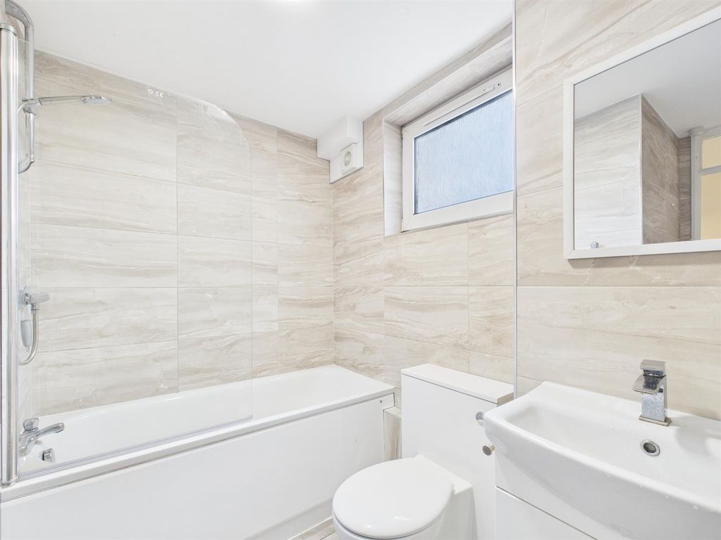 Property photo 3 of 17 Cam04749G0-Pr0074-Still014.Jpg