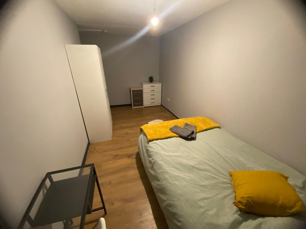 Property photo 2 of 12 Room 1- £790 Available 28/10/2026Room 1- £790 Available 28/10/2026