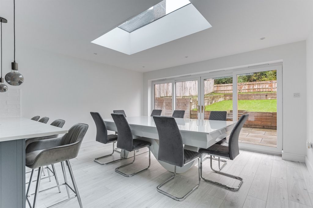 Property photo 3 of 23