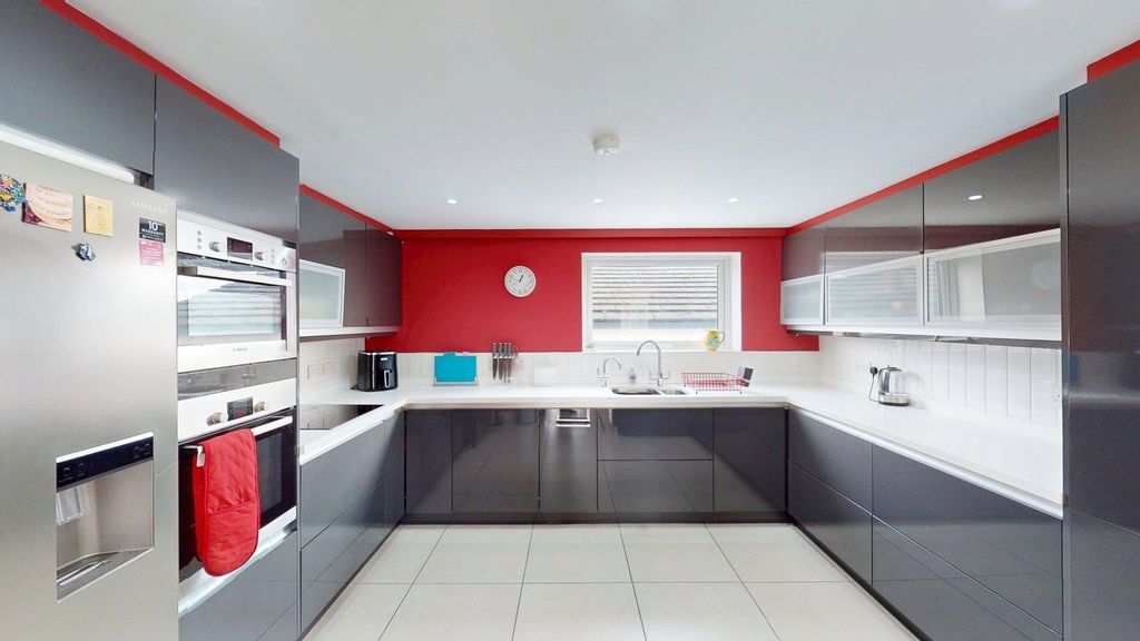 Property photo 2 of 22 Kitchen