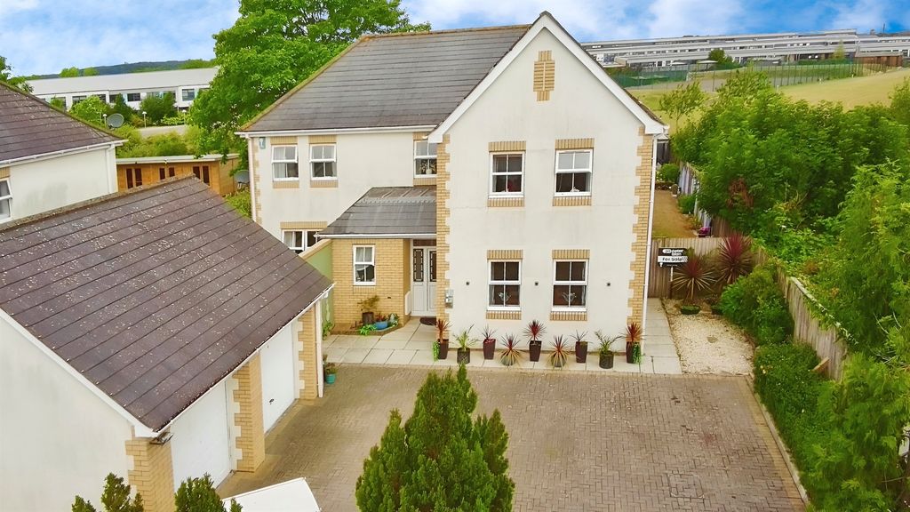 Property photo 1 of 35