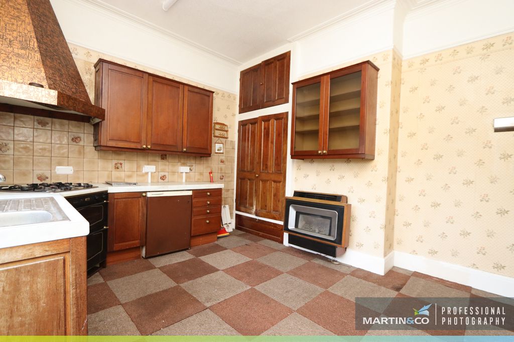 Property photo 3 of 21
