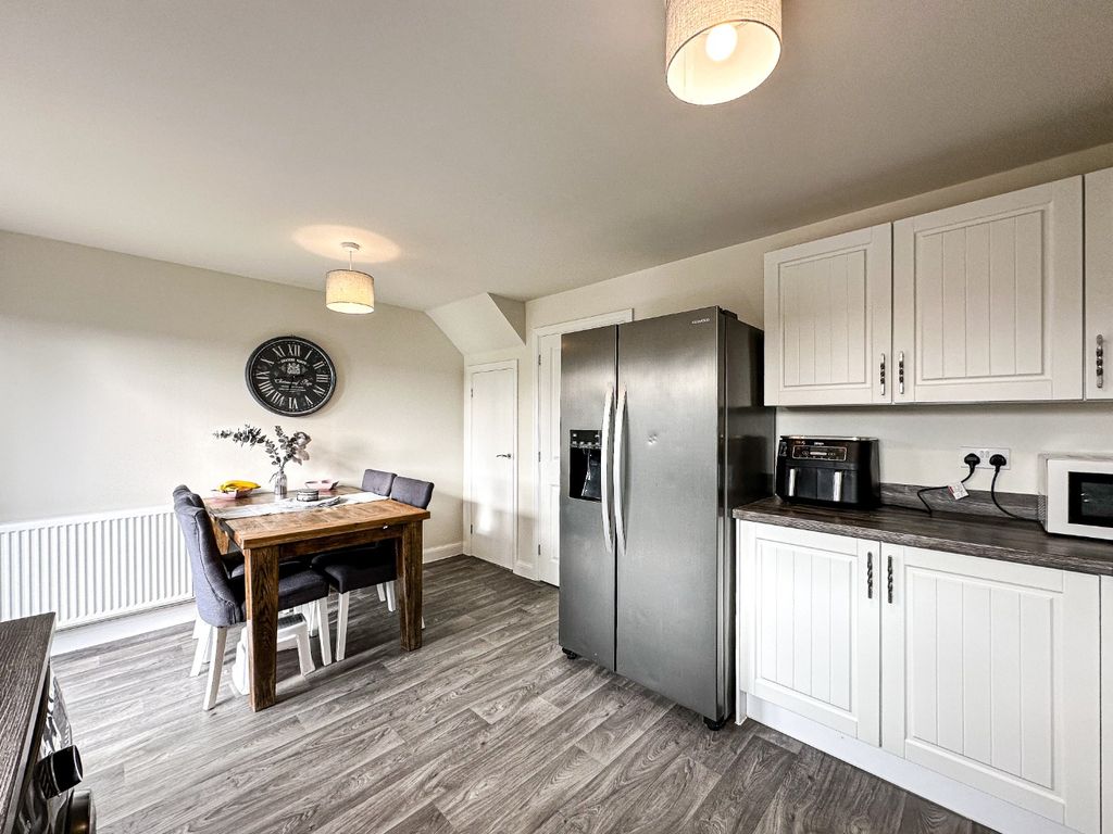Property photo 2 of 15 4828976