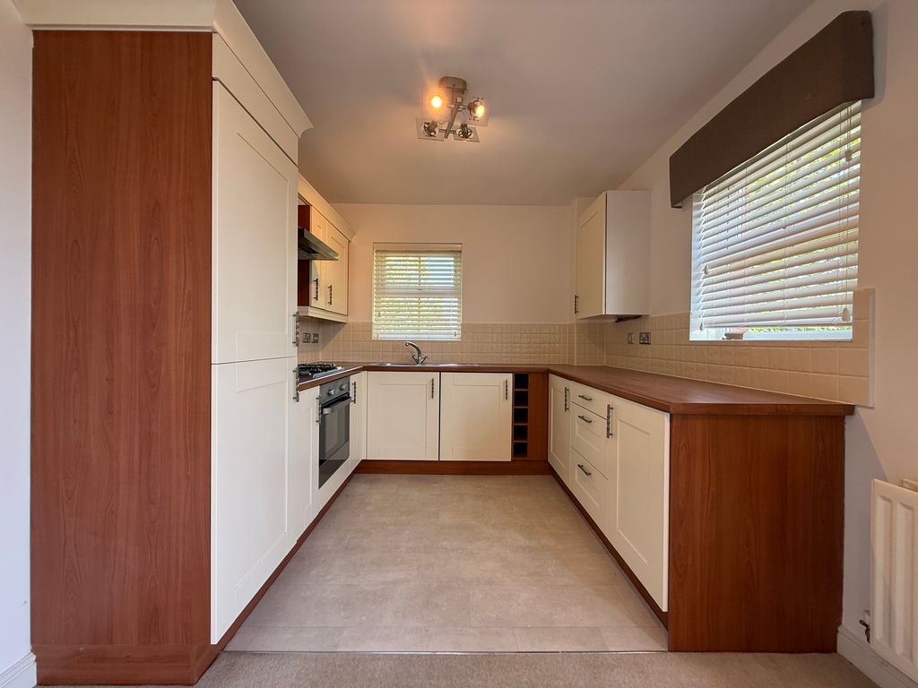2 bed flat to rentThacker Drive, Lichfield WS13 photo 4