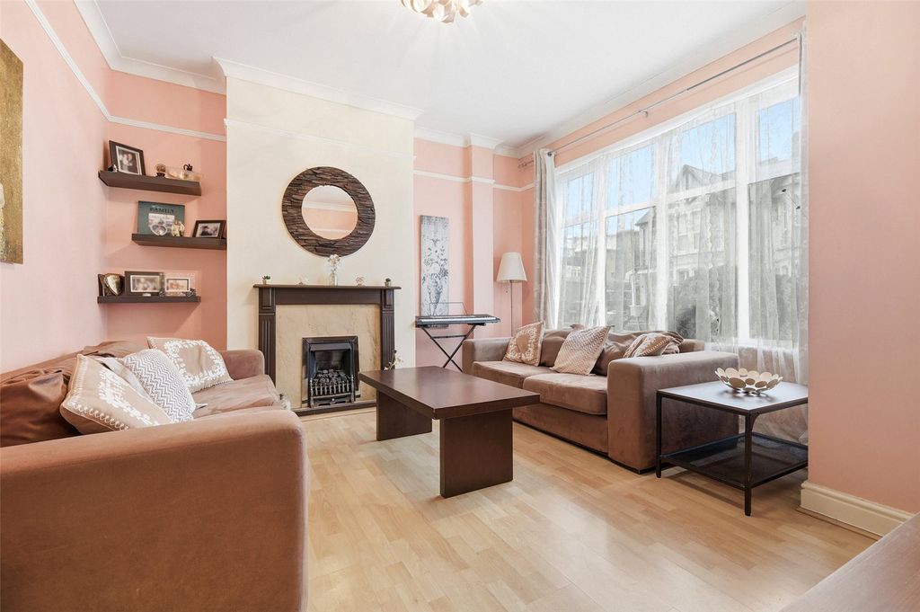 Property photo 3 of 17 Picture No. 12