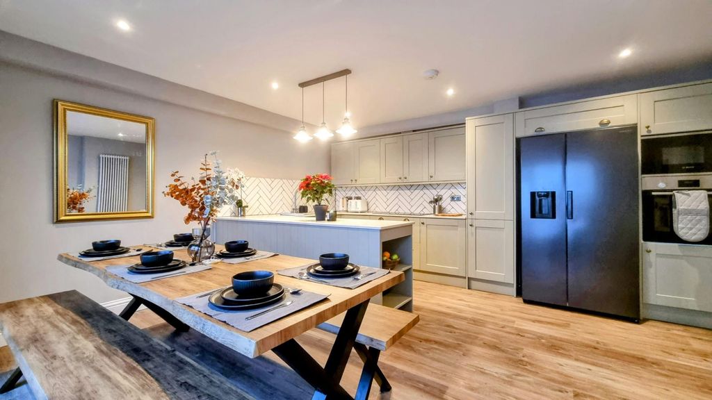 Property photo 1 of 17 Kitchen.Jpg