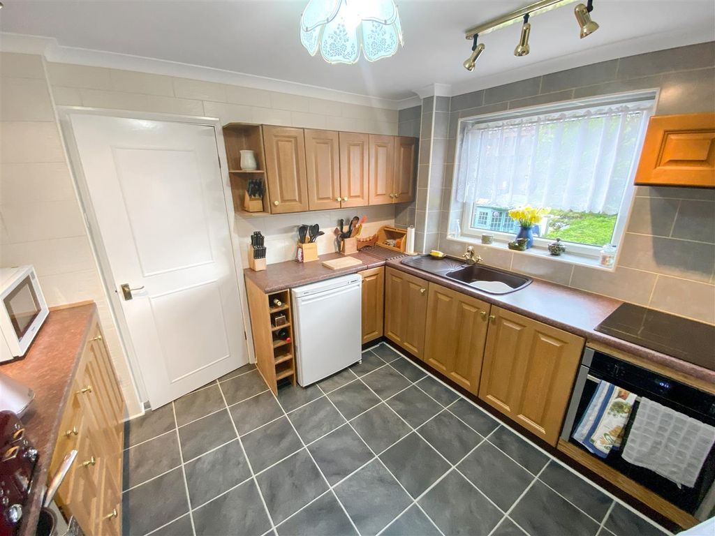 Property photo 3 of 12 Kitchen.Jpg