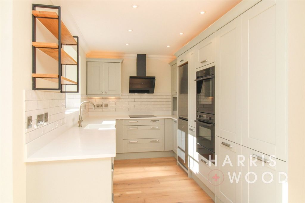 Property photo 2 of 23 3823053