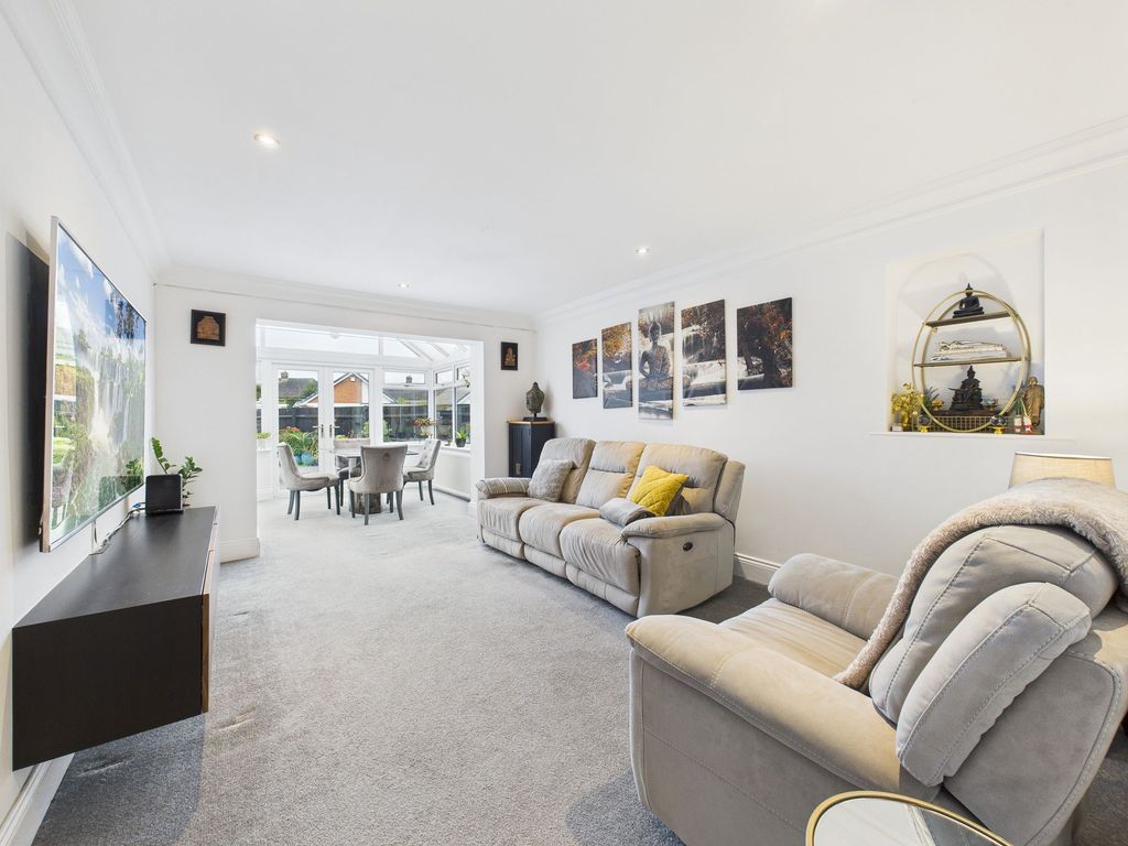 Property photo 2 of 24 Lounge