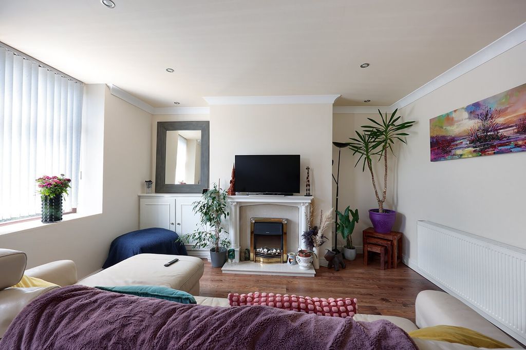 Property photo 2 of 12 4179021