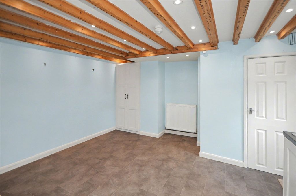 Property photo 3 of 10 Picture 3