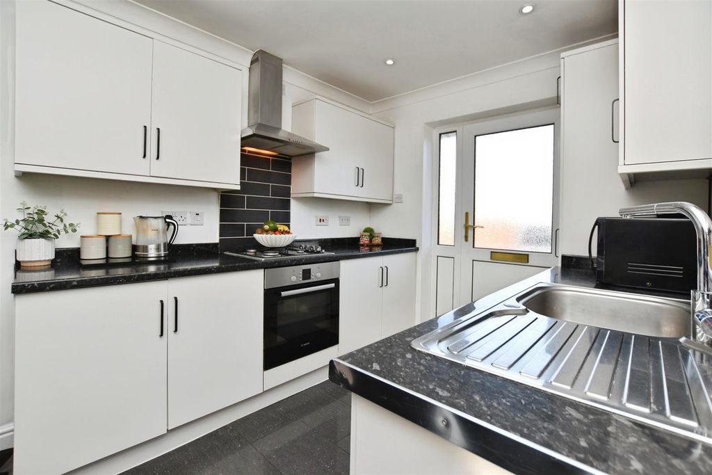 Property photo 2 of 25 Aba20763-Kitchen.Jpg