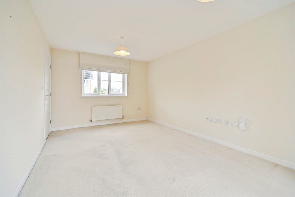 Property photo 3 of 21