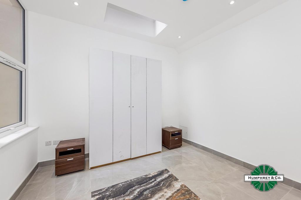 Property photo 3 of 7 Studio Flat For Rent