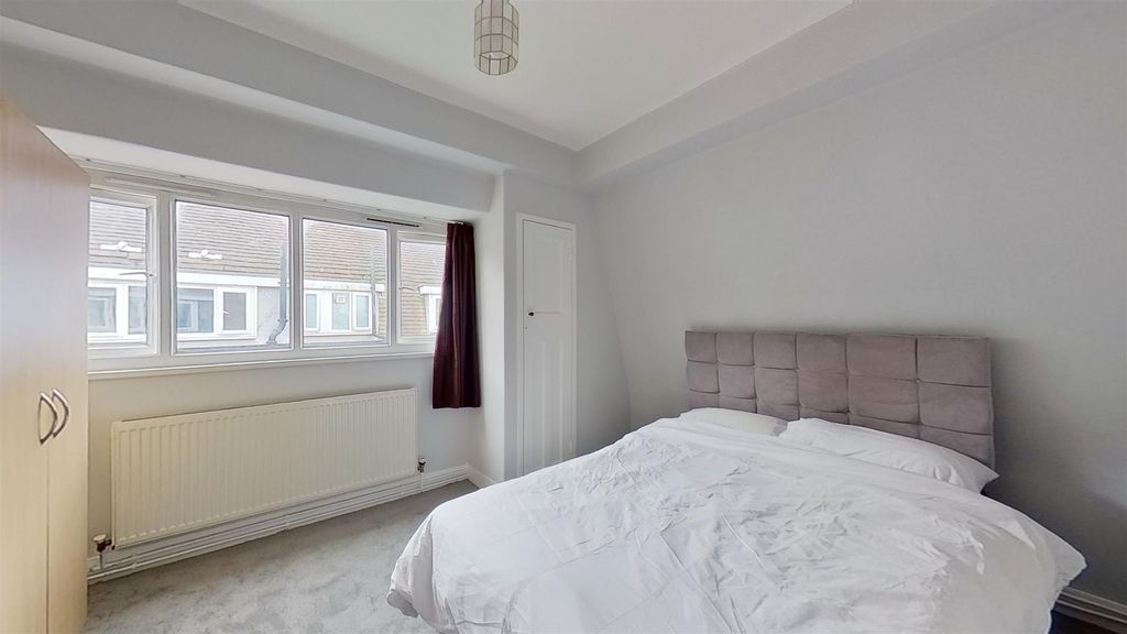Property photo 3 of 10 Wandle-Way-Earlsfield-Sw18-06102021_181224.Jpg