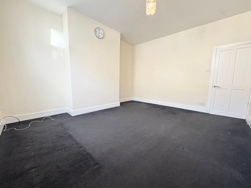 Property photo 3 of 10 Living Room