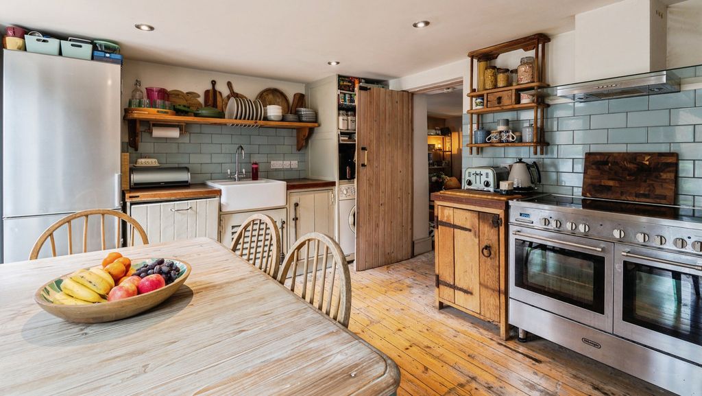 Property photo 3 of 16