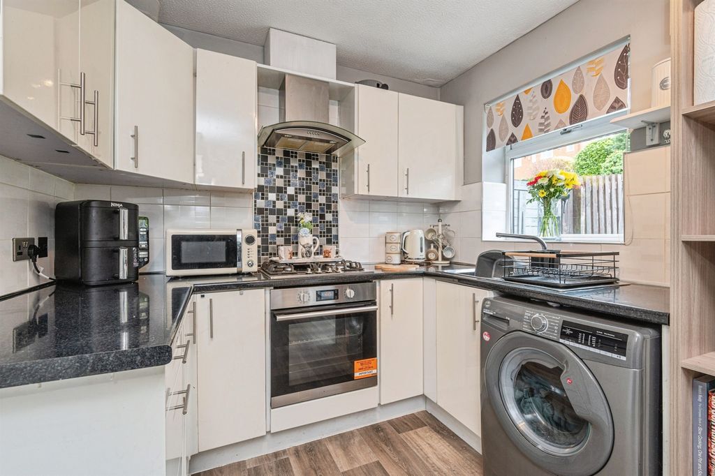 Property photo 3 of 11