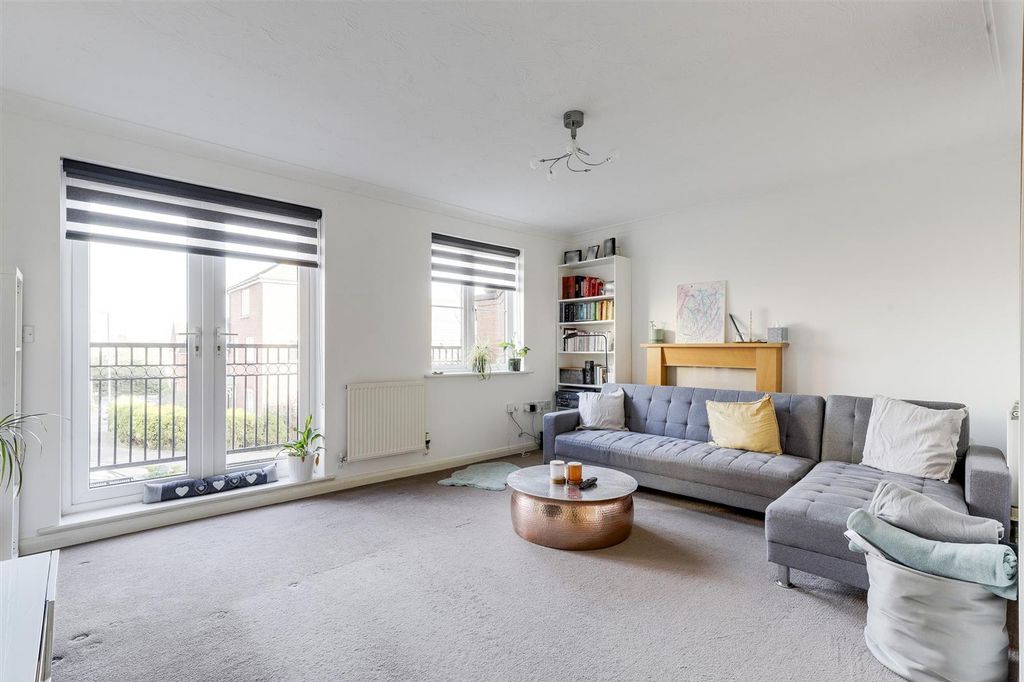 Property photo 2 of 21