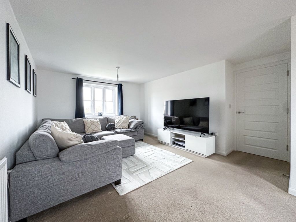 Property photo 3 of 9 4326173