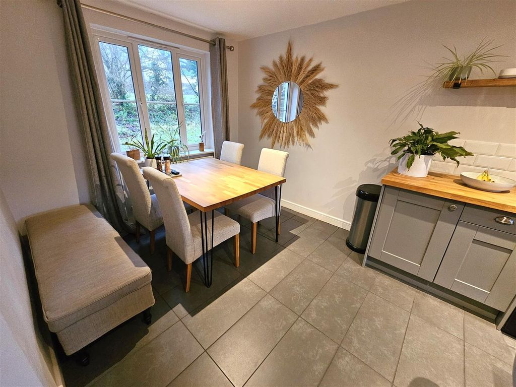 Property photo 3 of 20 Dining Area.Jpg