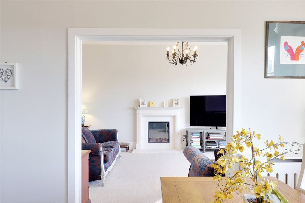 Property photo 3 of 14 Sitting Room