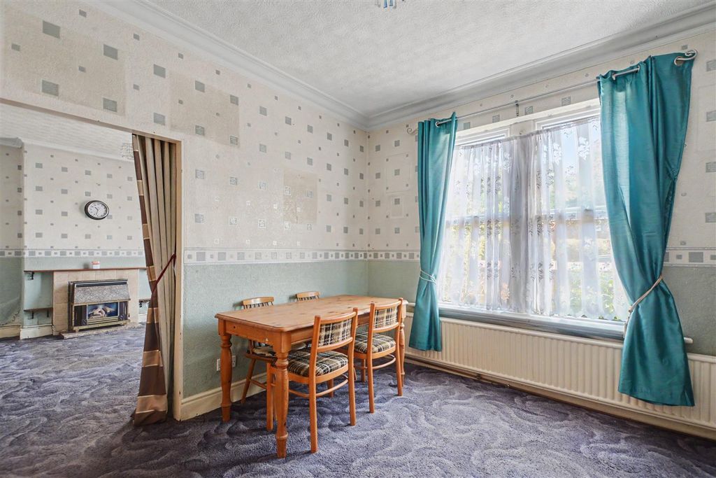 Property photo 3 of 18 Dining Room
