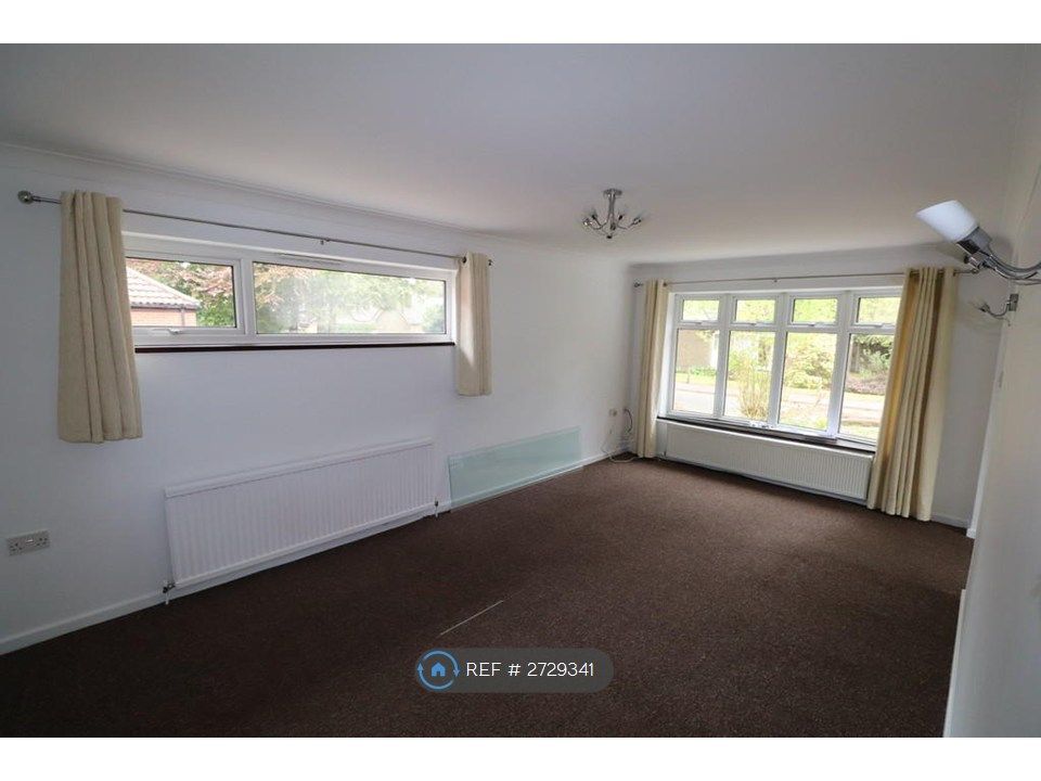 Property photo 3 of 10 Living Room