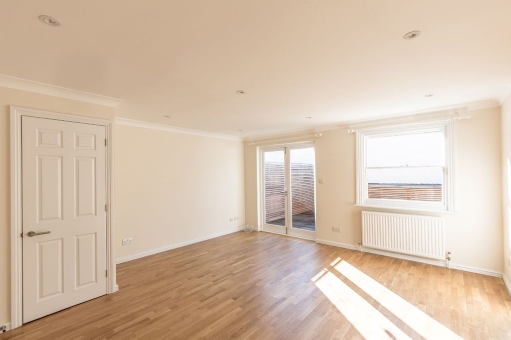 Property photo 3 of 16 Living_Room