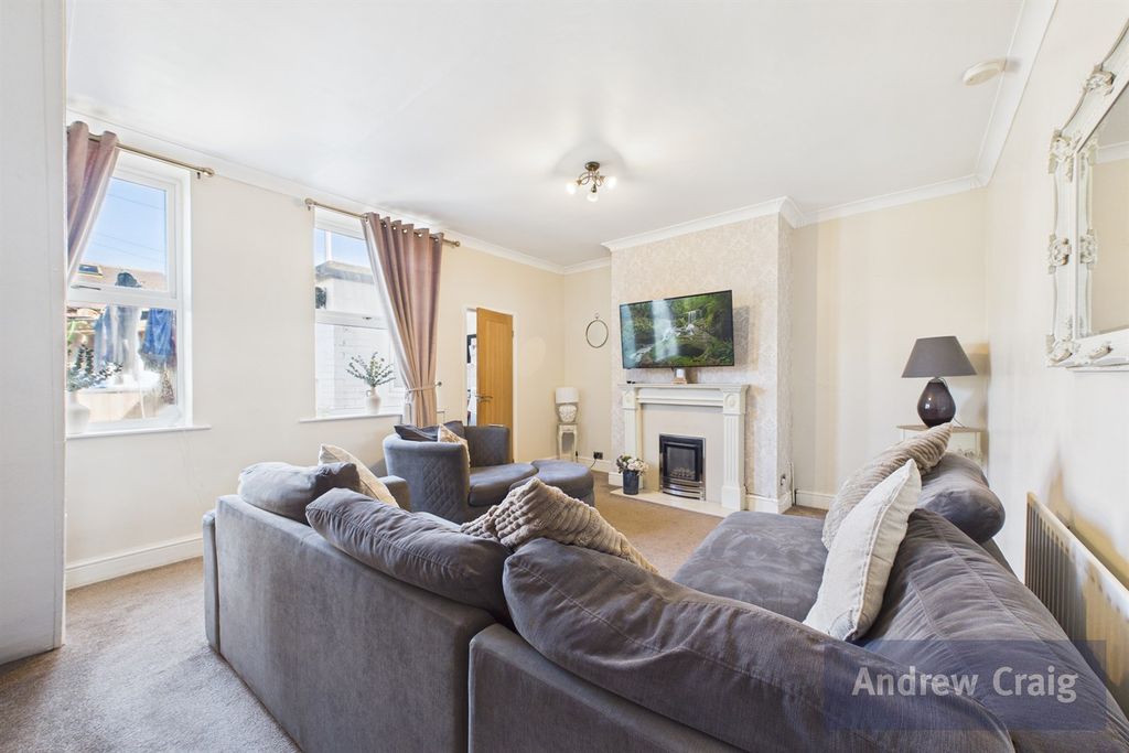 Property photo 2 of 6 Lounge
